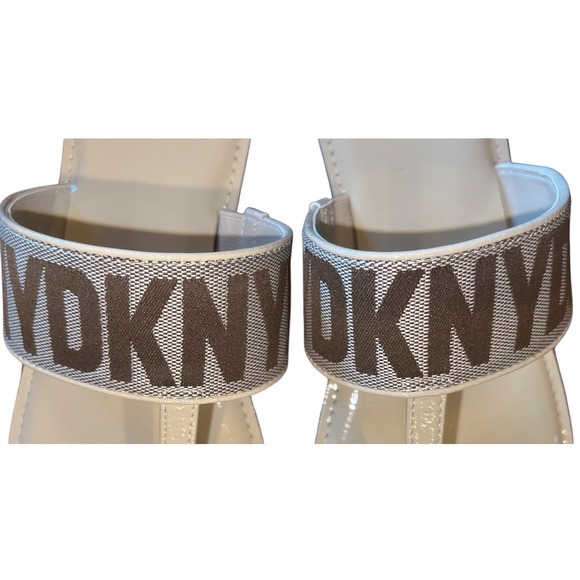 DKNY Logo Thong Sandals Womens Size 11 Nude Patent Slip On Flat Summer - Picture 5 of 11